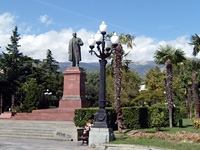 Ленин жил, Ленин жив, Ленин будет жить. В Ялте.